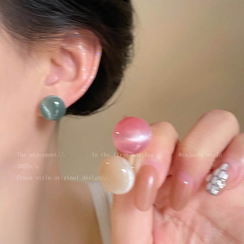 Korean-style dopamine round stud earrings for women, a light luxury and niche style with a gradient color, sweet and elegant, the same geometric shape earrings as those of Internet celebrities Specification drawing