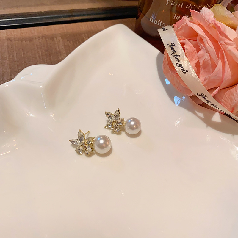 Gentle French style, sweet stud earrings, exquisite zircon flower pearl earrings, versatile style, the same as the trendy earrings Specification drawing