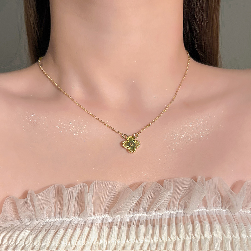 Four-leaf clover necklace pendant, 18K titanium steel, light luxury, double-sided mother-of-pearl design collarbone necklace, does not fade, fashionable and high-end full figure