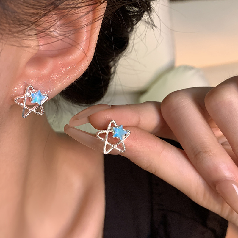 Super fairy-like, exquisite and small five-pointed star stud earrings for women, fashionable, fresh and elegant earrings, high-end and light luxury bestsellers details Picture