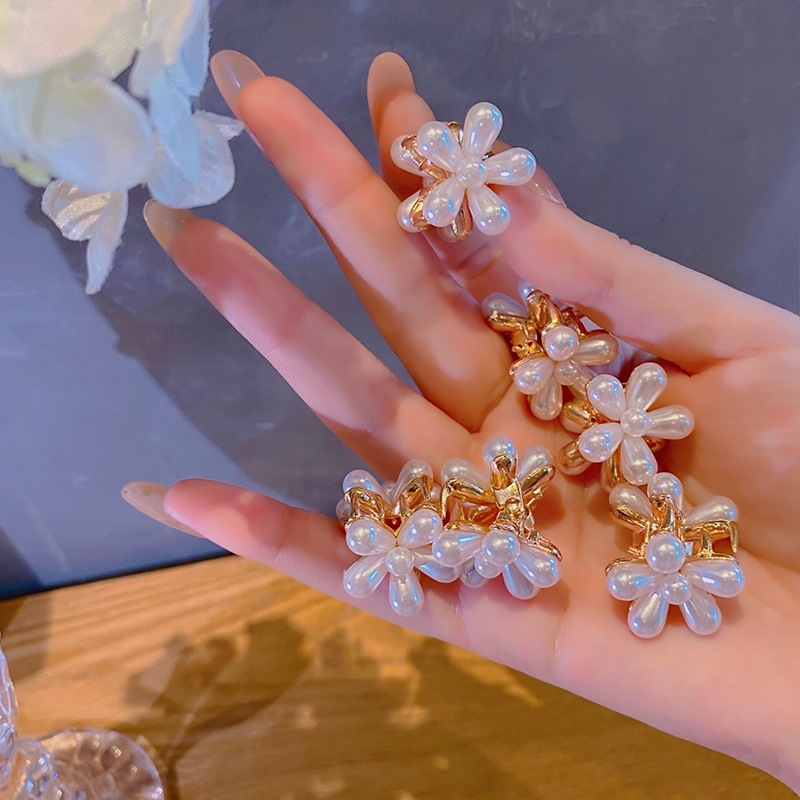 French retro Internet celebrity Daisy flower hair clip, bangs small grab clip, ins sweet mini pearl hair clip side clip full figure