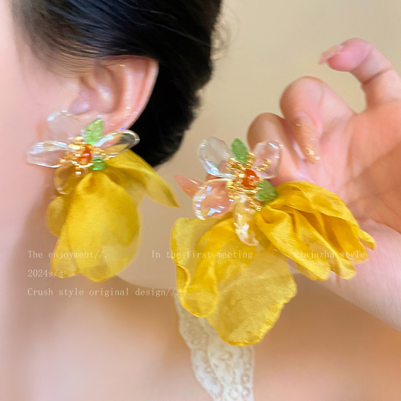 Vacation style yellow flower fabric stud earrings for women, new summer face-enhancing small earrings and pendants, exaggerated and personalized earrings full figure