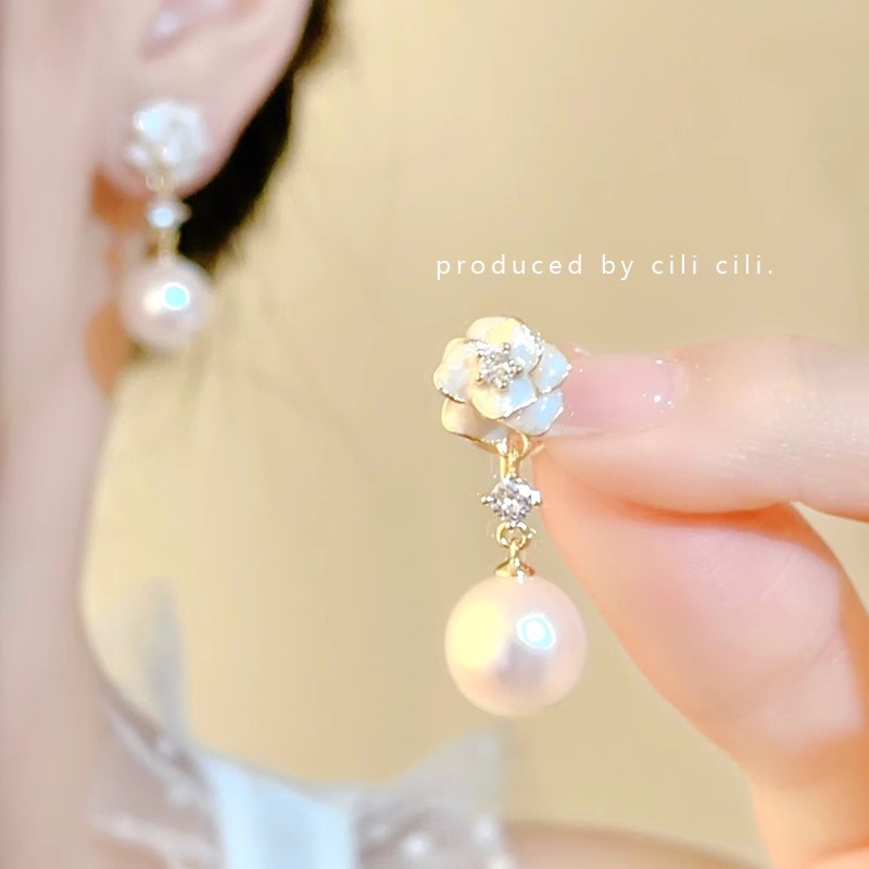 Camellia gentle fragrance pearl new earrings with a high-end feel, no ear holes, mosquito-repellent incense coil ear clips, French earrings for women details Picture
