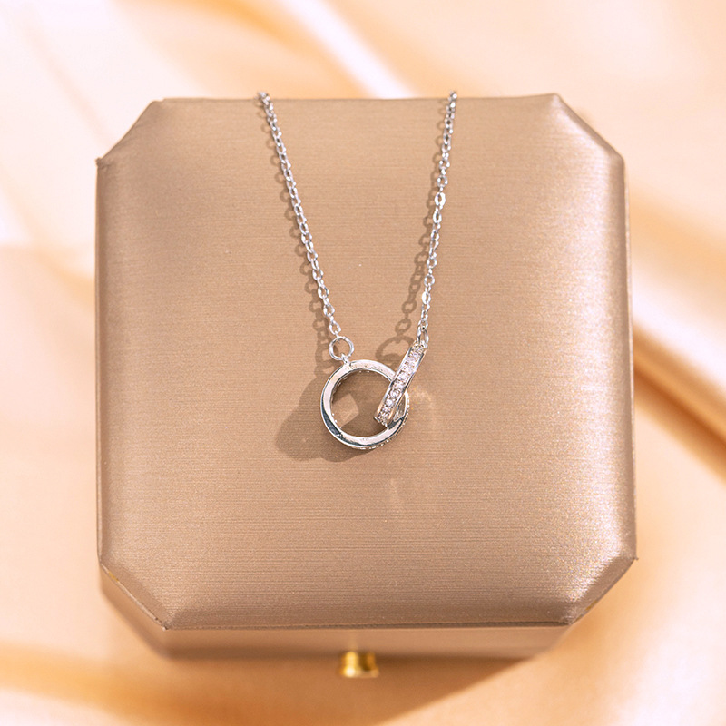 A silver, simple, slightly diamond-encrusted double-ring necklace with a unique feminine charm and a light luxury collarbone chain. It features a distinctive circular design pendant full figure