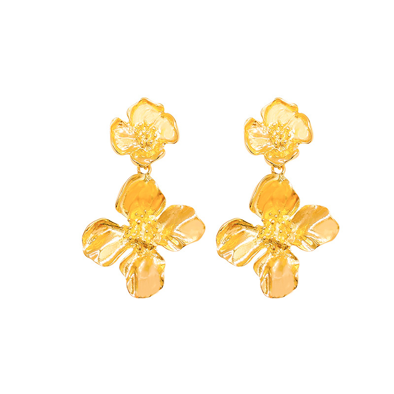 High-end golden exaggerated flower earrings, a cold and elegant style for women, European and American bride tassel earrings, a popular ear accessory Item Picture