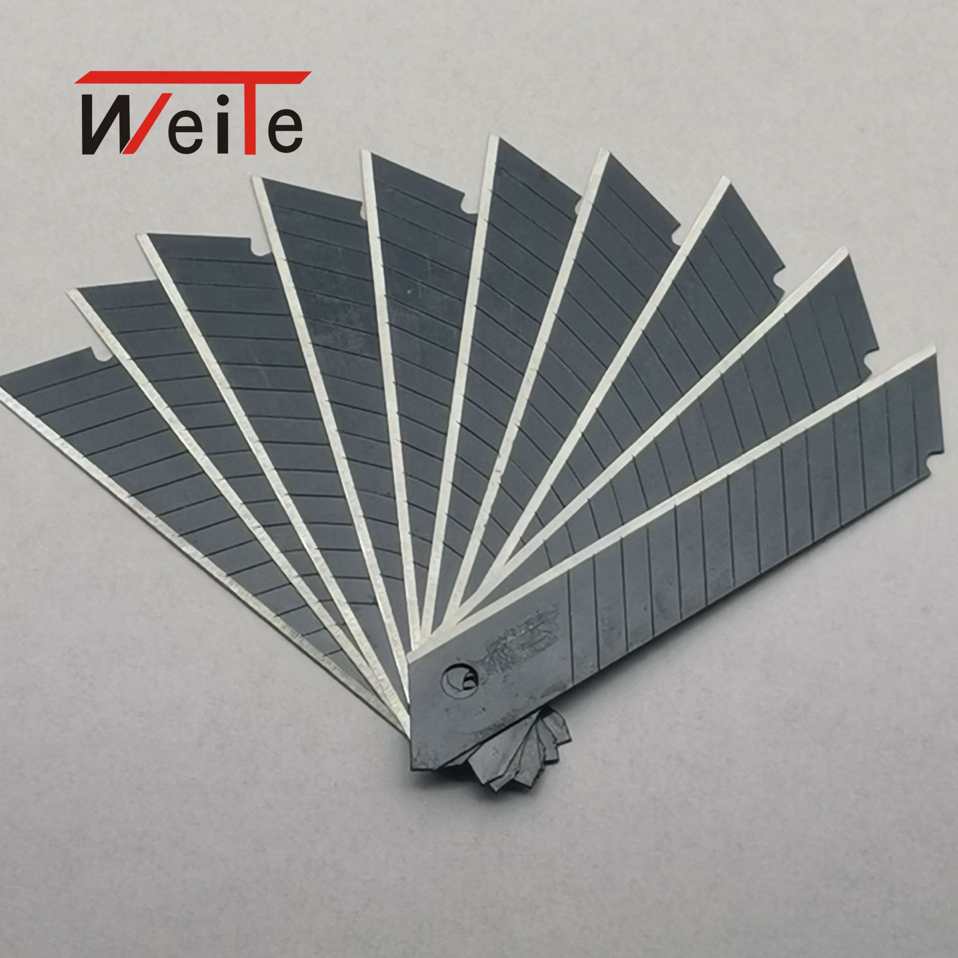 Weite Factory wholesals large 18mm thickened wallpaper paper cutting knives, tile grouting blades and 0.6 art blades Specification drawing