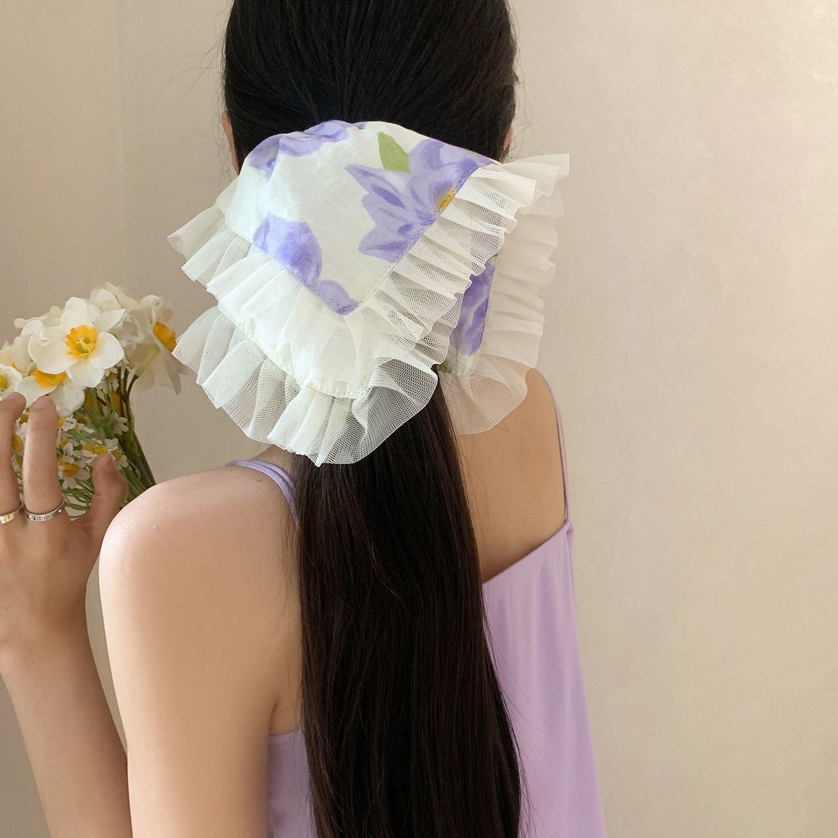 French-style simple floral white high-end hair tie, hair accessory, leather band, Korean-style hair band, oversized large intestine square scarf, hair flower for women Application Scenario