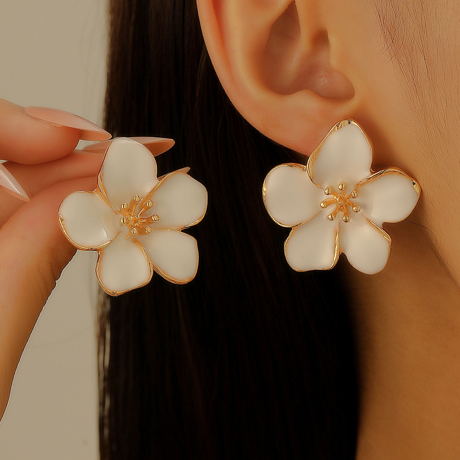 European and American cross-border jewelry, fashionable and retro oil-dripping petal stud earrings, flower earrings and earrings, summer dopamine, high-end feel full figure