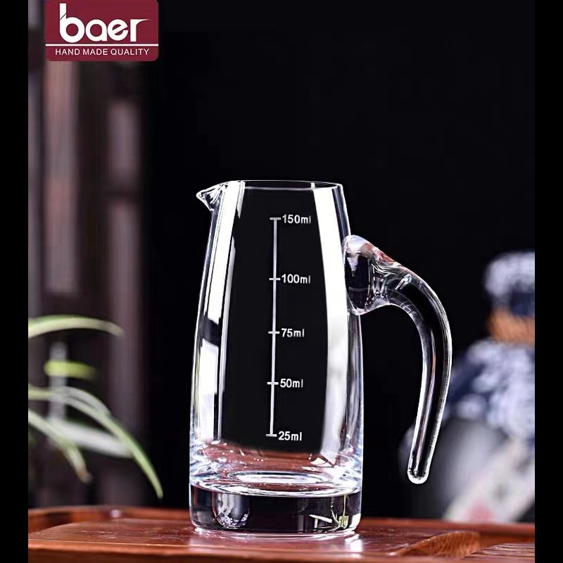 bear crystal glass white wine divider, small household red wine divider with scale, foreign wine divider full figure