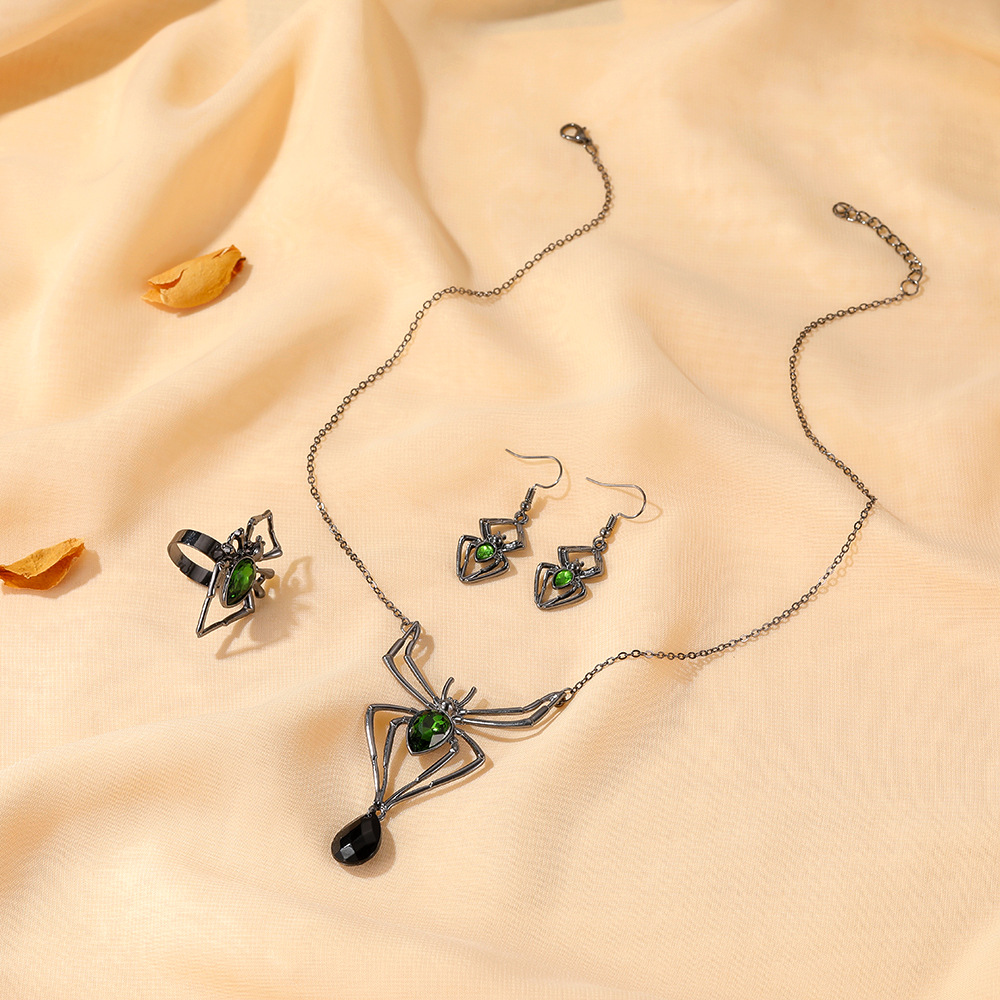 Halloween jewelry, a unique and exaggerated three-piece set: spider necklace, earrings, ring, retro emerald set and accessories details Picture
