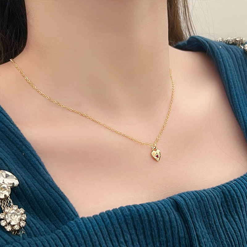 Zircon metal heart-shaped star pendant necklace, a unique, retro, versatile, simple and elegant neckchain collarbone chain for women Specification drawing