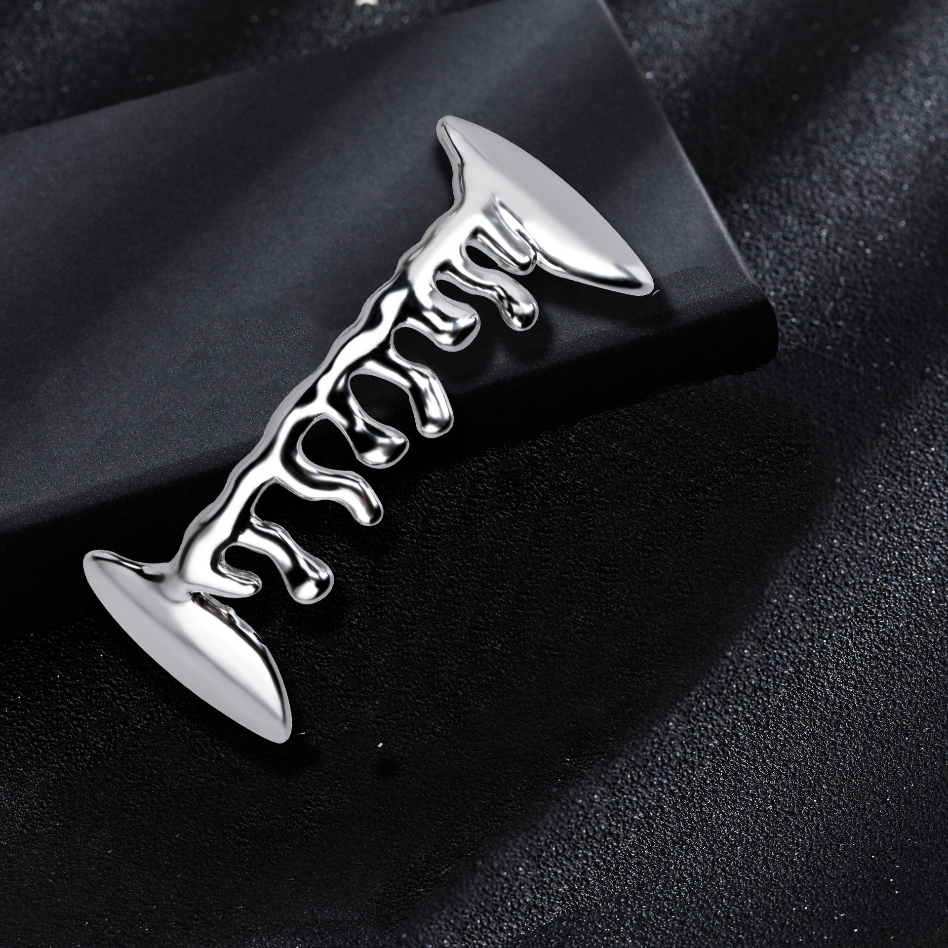 European and American style hip-hop braces Flame are selling well. Hiphop braces Vampire Irregular teeth grills Flame Specification drawing