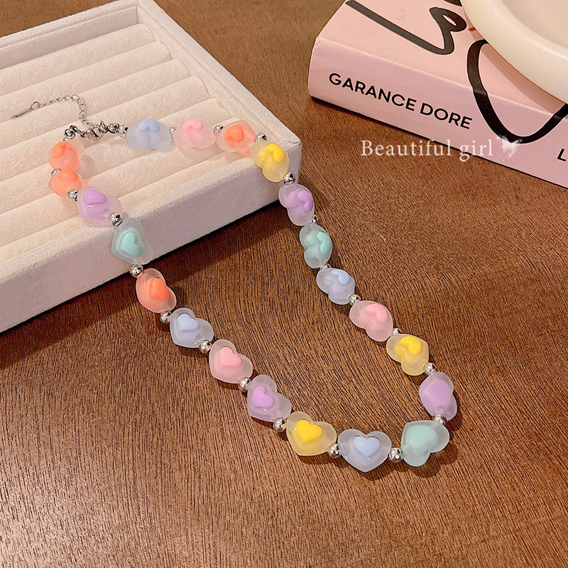Dopamine colorful heart-shaped beaded necklace for women in an Instagram style, sweet and versatile, a hot girl collarbone chain, a best-selling necklace accessory Application Scenario