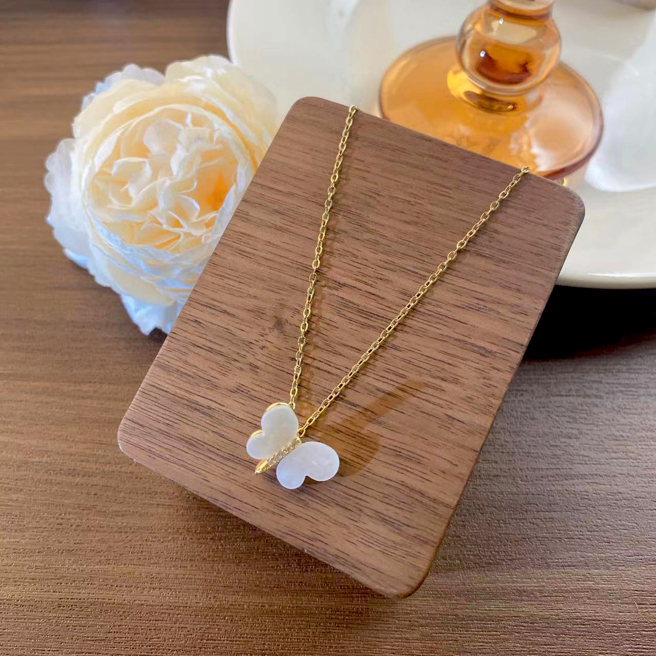Korean-style simple butterfly pendant titanium steel necklace for women, a versatile and trendy collarbone chain, a unique and non-fading accessory details Picture