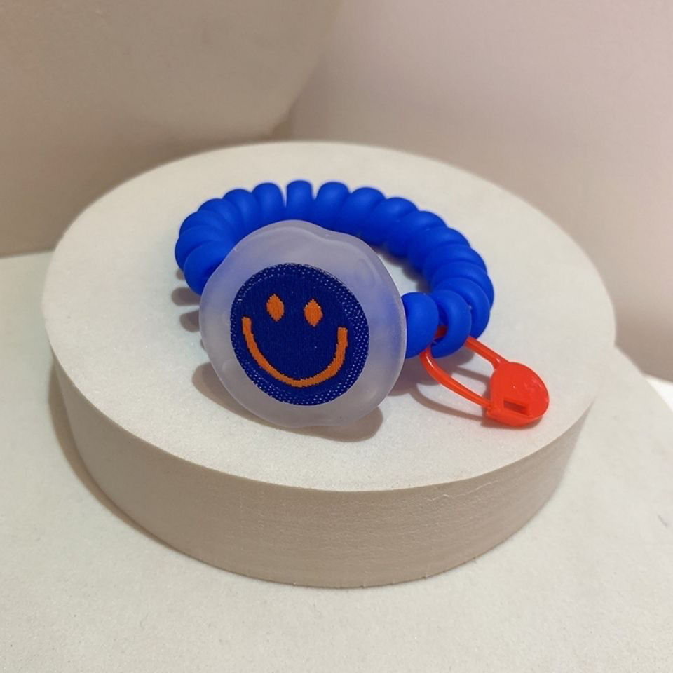 In Dongdaemun, South Korea, there is a matte texture smiley face telephone line hair band. The girl has a fluorescent color fashionable hair tie and a bun headband Application Scenario
