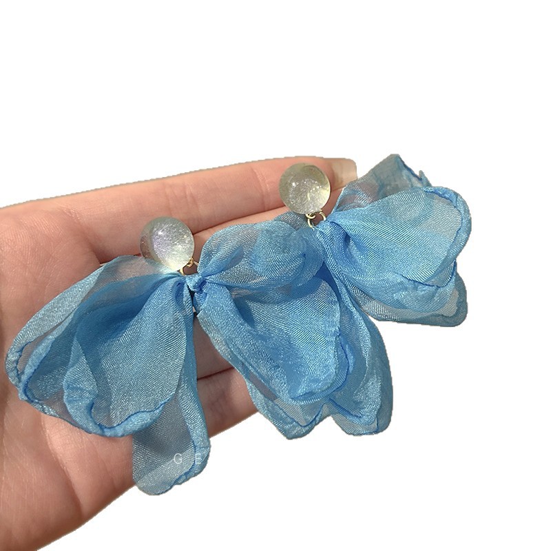 Blue chiffon stud earrings with a super fairy-like atmosphere by the seaside, a niche design, high-end earrings, gentle and elegant, vacation style earrings Item Picture