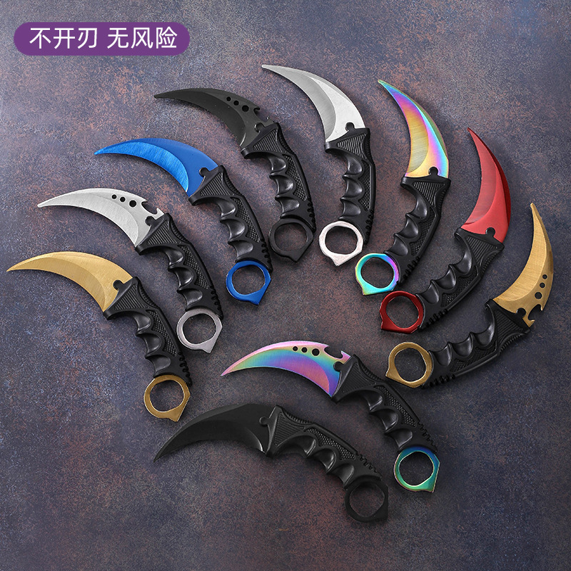 The original manufacturer's thickened claw knife, the same hand practice knife as the CSGO game, and the outdoor and wild curved knife full figure