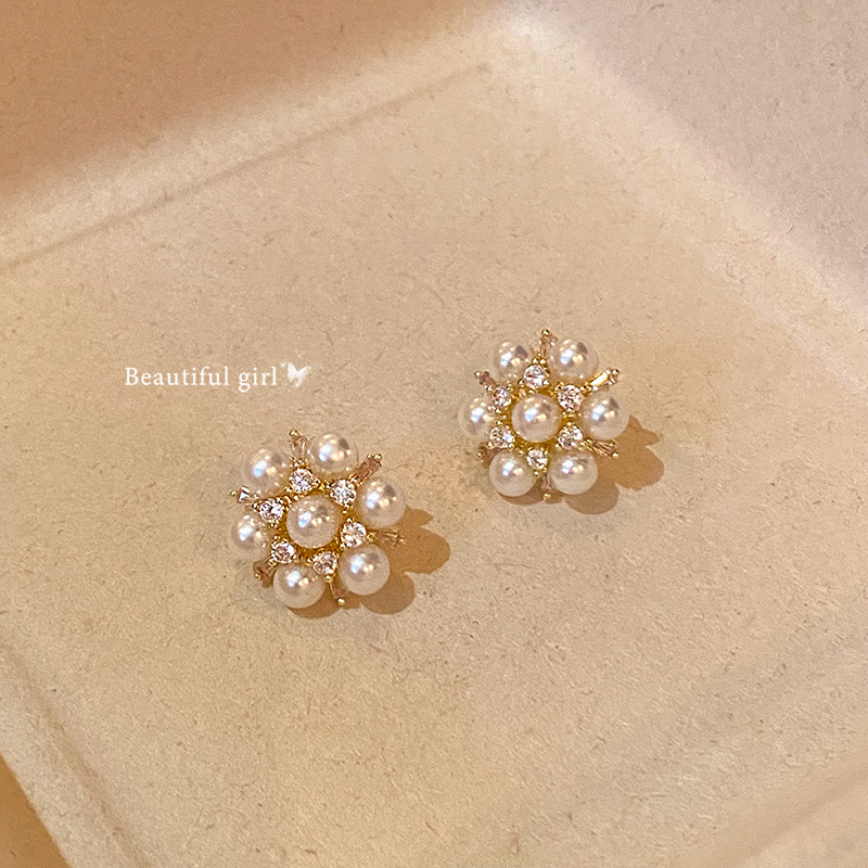 Exquisite zircon pearl flower stud earrings for women, light luxury, niche, sweet and simple earrings, a stylish and trendy trendy earpiece Specification drawing