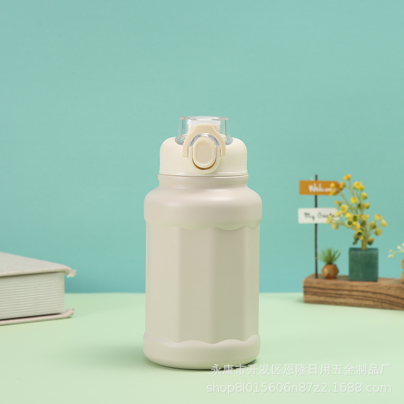 High-appearancy-level best-selling 304 stainless steel insulated cup, compact and portable portable cup, car flip lid straw gift cup Application Scenario