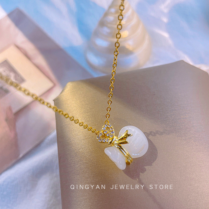 Korean-style light luxury white small gourd money bag pendant titanium steel necklace, women's niche design sense, versatile, internet-famous collarbone chain full figure