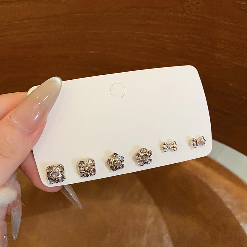A simple diamond-encrusted round ball three-piece set of stud earrings with a cold and unique design for women. Delicate and small bow earrings full figure