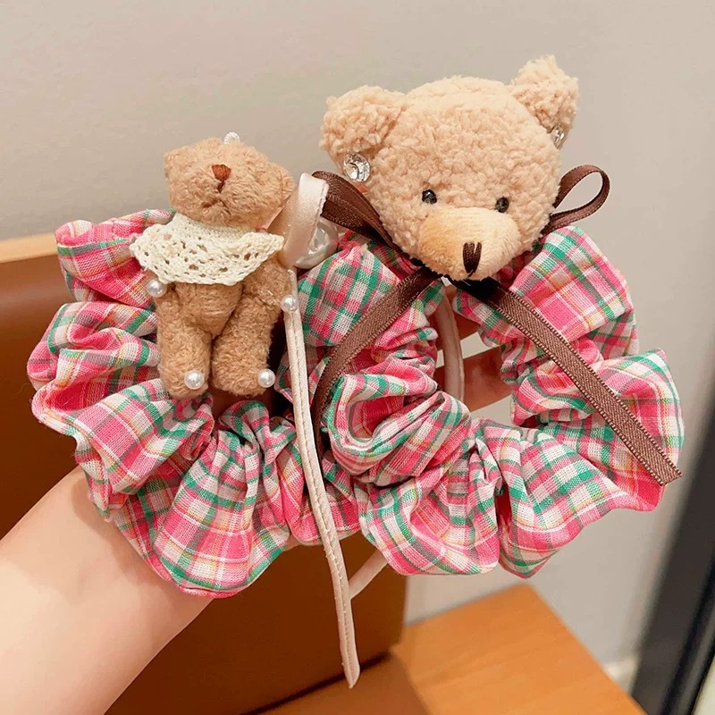 Cute girl's large intestine hair tie, rabbit bear checkered hair band, sweet girl's hair tie, children's cartoon hair tie Application Scenario