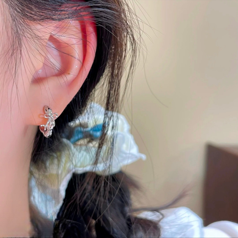 Silver bow wrapped ear buckles 2025 Summer new style sweet design earrings, light luxury and versatile earrings details Picture