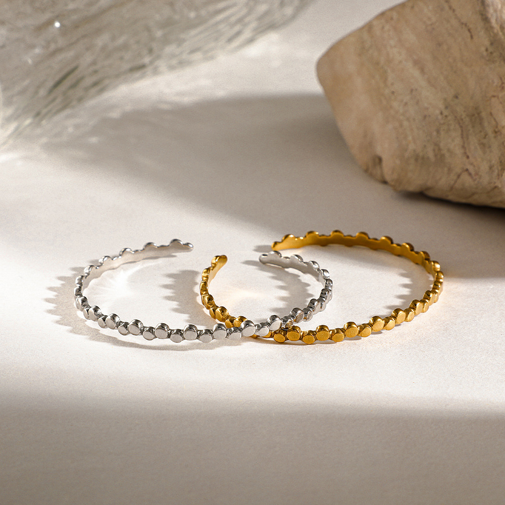 Ladies' cross-border plain ring bracelet with electroplated gold plating, minimalist and high-end photosensitive surface, no color fading in Europe and America, hot-selling, factory direct sales Specification drawing