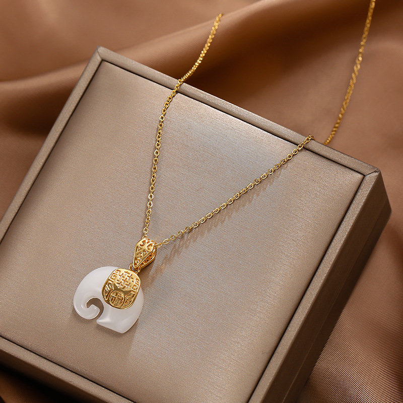 Chinese-style imitation jade elephant necklace, a pendant symbolizing good fortune and prosperity for women, is a niche, versatile and fashionable design accessory full figure