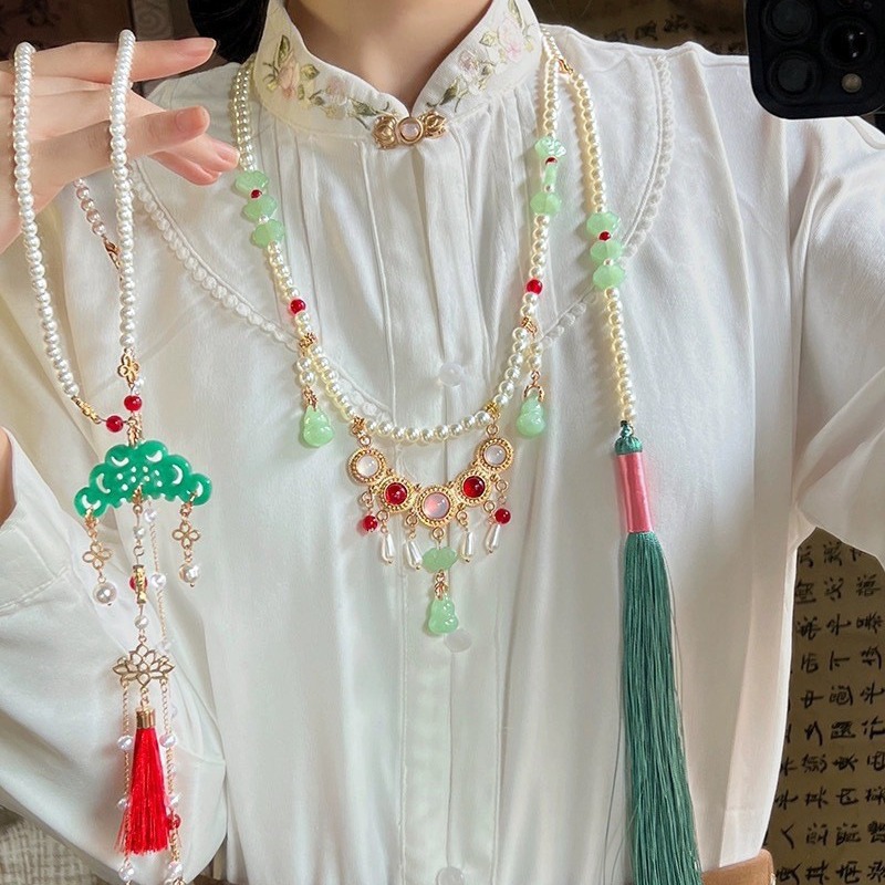 Long suffix tassel necklace with cloud back, Ming Dynasty Hanfu accessory, ancient-style peace and longevity lock, new Chinese retro style full figure