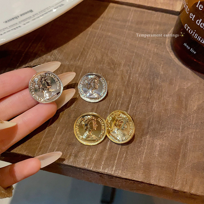 European and American retro metal portrait earrings, versatile for women, simple and cold style stud earrings, exaggerated and elegant new earrings Application Scenario