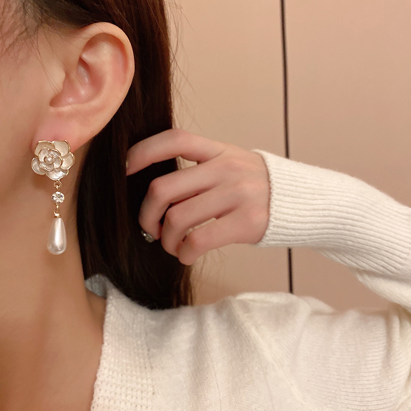 S925 Silver Needle Camellia Pearl Earrings for Women, Korean high-end style, tassel stud earrings, a bestseller and Internet celebrity accessory details Picture