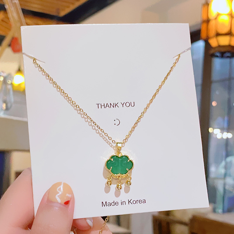 Green imitation chalcedony glass peace lock pendant titanium steel necklace women's summer light luxury high-end collarbone chain batch Specification drawing