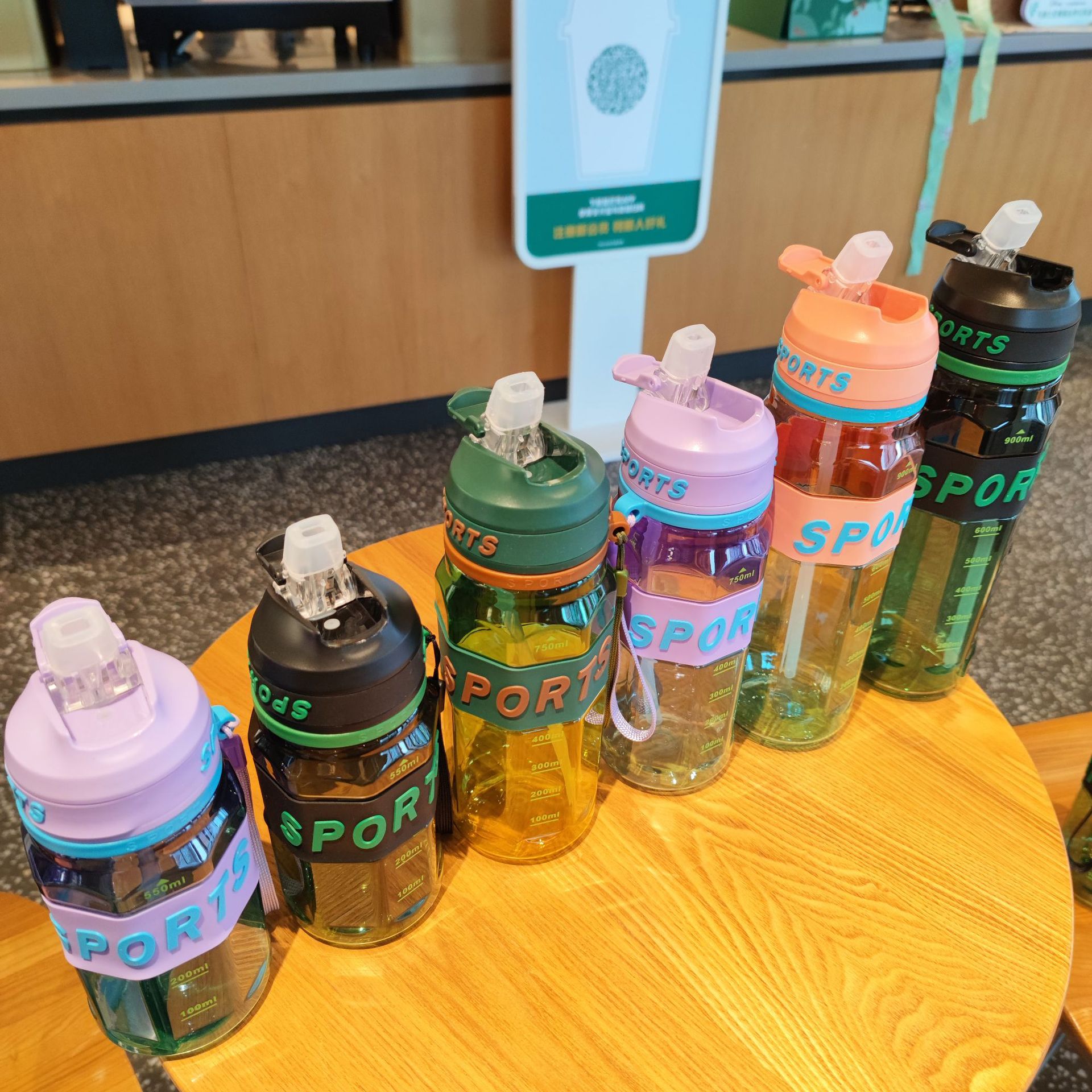 New transparent and colorful water bottle, high appearance level, straw, plastic water cup, portable handle, outdoor sports and fitness water bottle details Picture