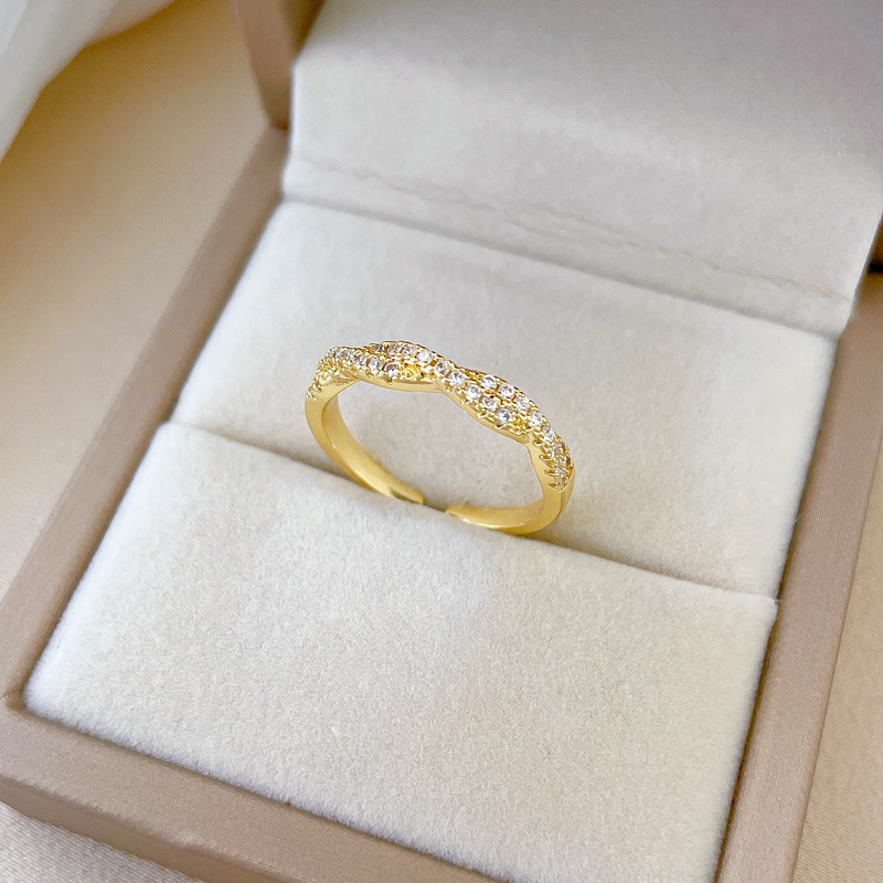 【 Real Gold 】 Cross-twisted full diamond ring with adjustable opening, simple Japanese-style bracelet, couple rings Application Scenario