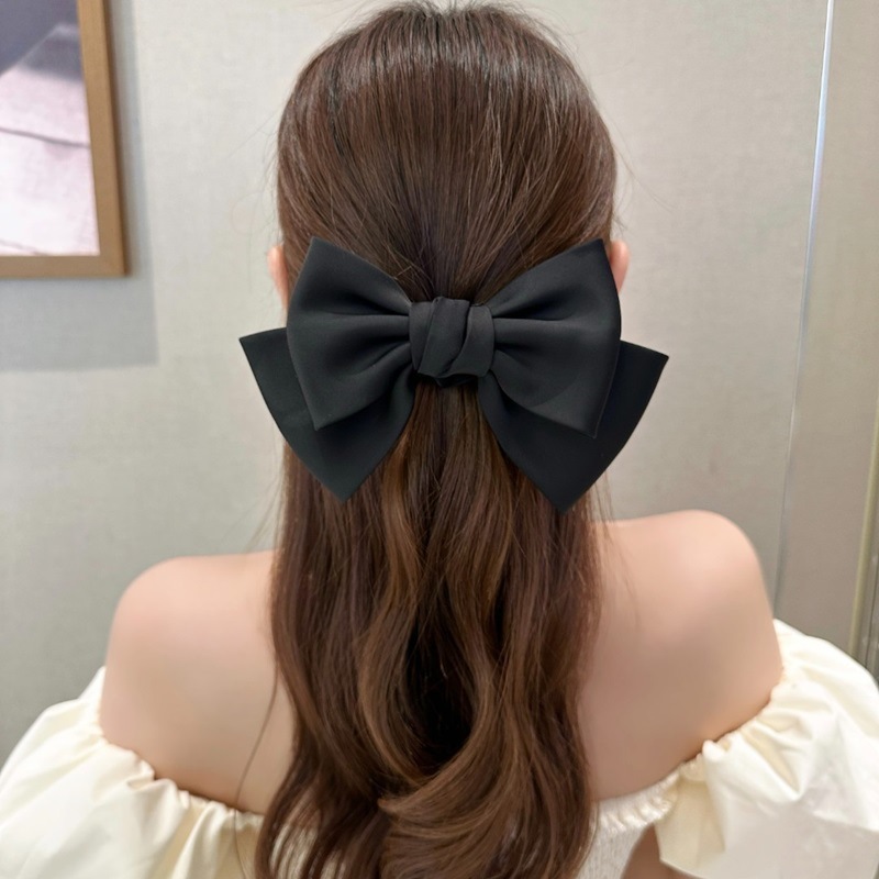 The popular "fugitive princess" has a bow tie, a large intestine hair band, a hair tie, a high-end feminine charm, a ponytail, a leather band, a hair tie and a hair accessory details Picture
