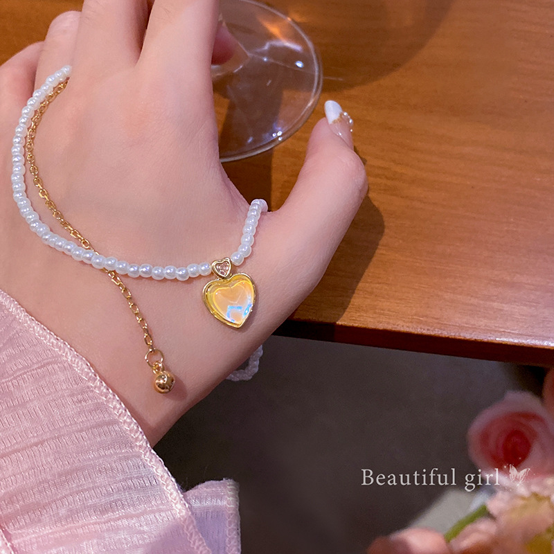 Summer super ethereal, gradient heart-shaped pendant necklace, women's ins style, high-end design sense collarbone chain accessory wholesale full figure