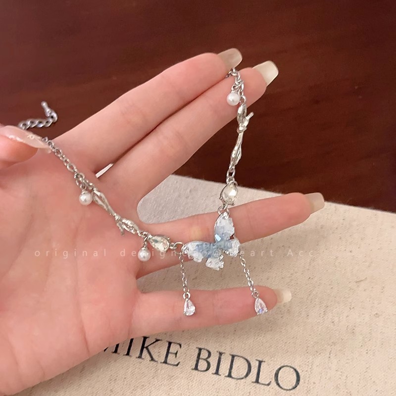 Blue gradient crystal butterfly necklace, women's ins sweet and cool spice girl style collarbone chain, high-end pearl necklace accessory Specification drawing