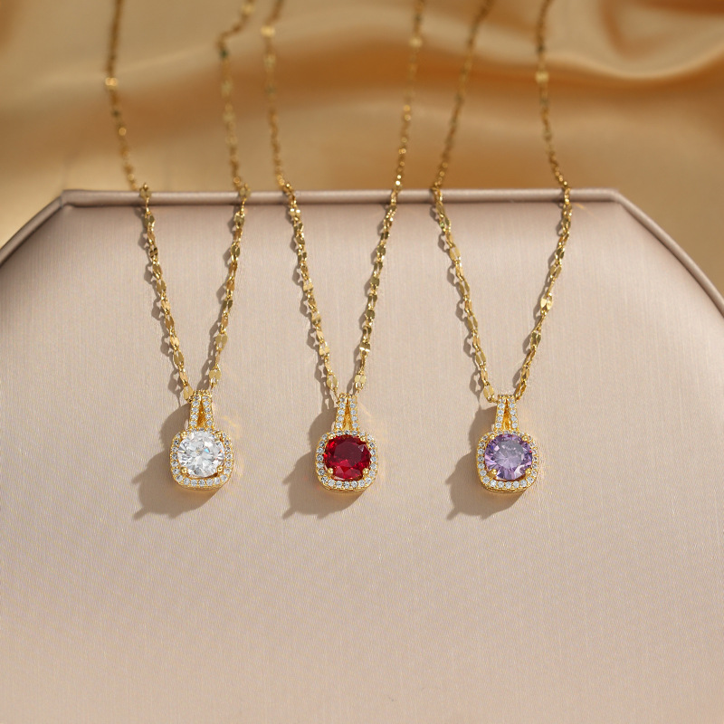 Gold zircon pendant titanium steel necklace, women's fashionable square diamond simple collarbone chain, internet-famous elegant light luxury accessory full figure