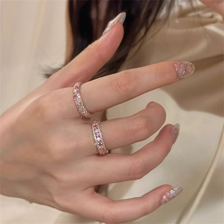 A new mid-style exquisite pink diamond full diamond ring for women's autumn and winter, with a light luxury, niche and high-end feel, versatile row diamond open ring Application Scenario