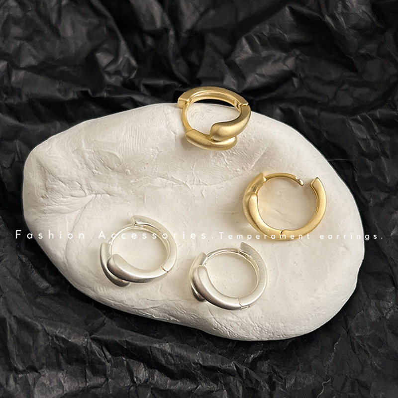 Golden simple earrings, unique feminine charm, ear buckles, light luxury, niche and high-end feel, 2025 new Korean-style exquisite earrings Specification drawing
