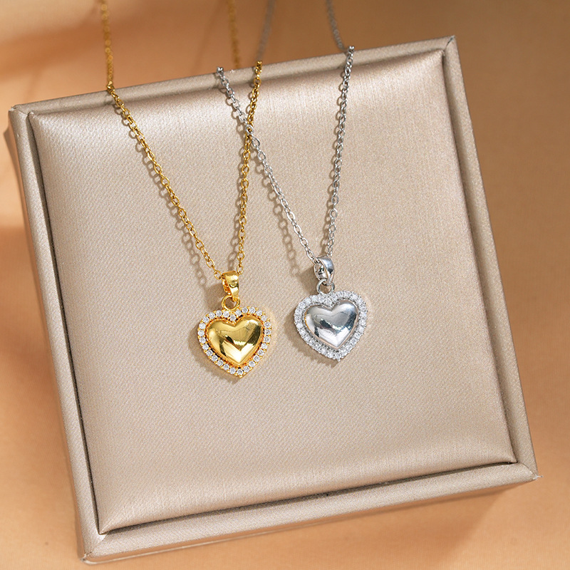 Fashionable new full-diamond heart-shaped pendant titanium steel necklace, versatile for women, popular collarbone chain, simple accessory wholesale full figure
