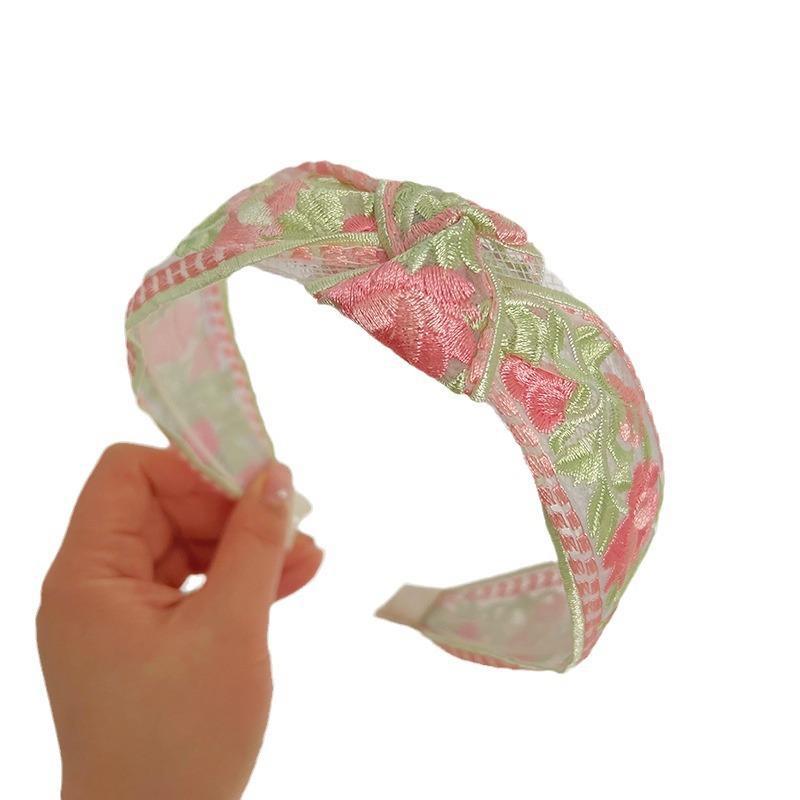 New Chinese-style embroidered flower headband for women, exquisite ethnic style floral cotton and linen fabric wide-edge headband hair accessory Item Picture