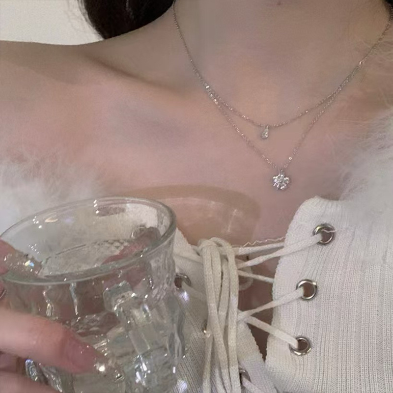 Korean super fairy zircon flower necklace, a light luxury and high-end accessory for women's summer, versatile, niche and exquisite collarbone chain full figure