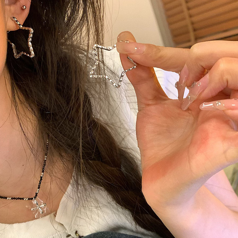 The "Little Star Ear ring" with a cool and refreshing look is a unique and distinctive female stud earring. It's a new bestseller in 2025 full figure