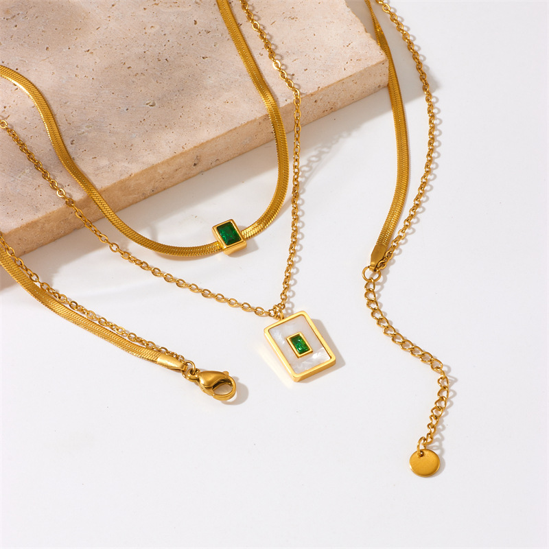 European and American fashion niche design double-layer chain, green rhinestone inlaid square pendant accessory necklace details Picture