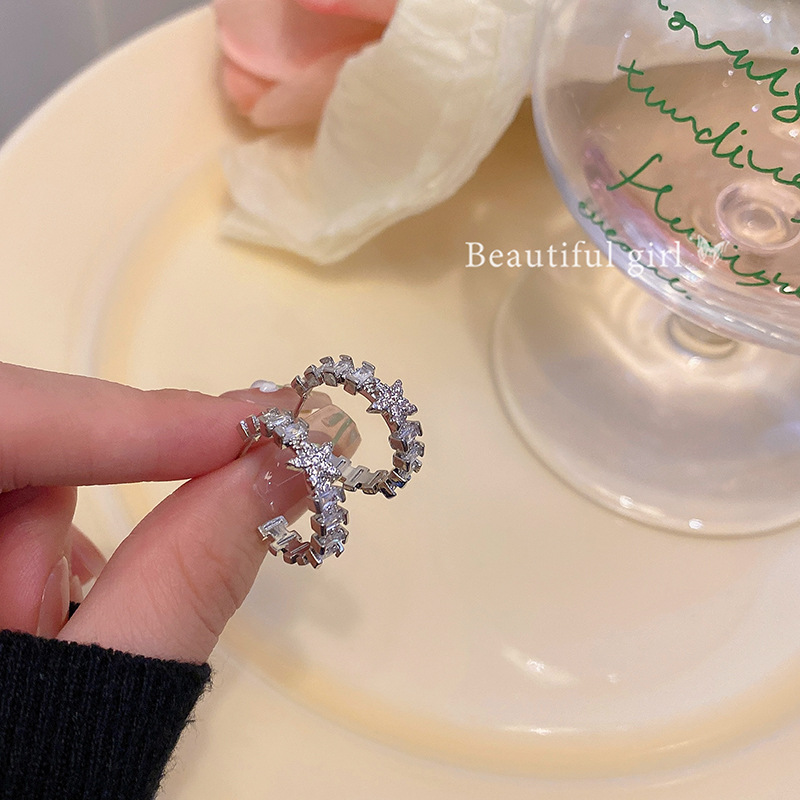 S925 Silver Needle ultra-sparkling Exquisite Zircon star Earrings, a high-end, fashionable, individual and versatile ear accessory for women with a cold and elegant style full figure