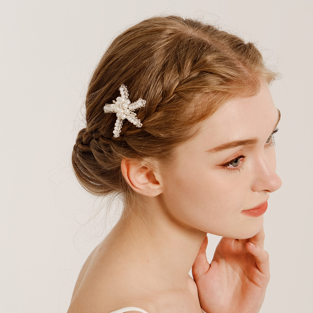 The new Korean version of the bride's headwear, starfish hair comb, ball party bun, hair pin, hair accessory, handcrafted rhinestone and pearl jewelry full figure