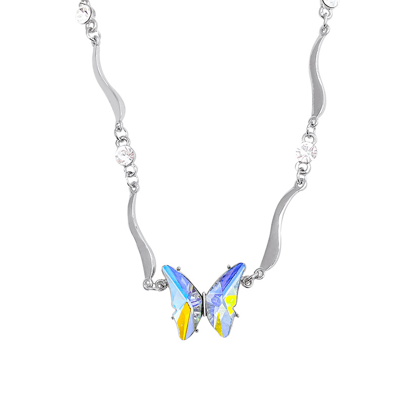 Gradient metal irregular butterfly necklace, a niche, light luxury, fashionable, sweet and cool, and sophisticated collarbone chain accessory for women Item Picture