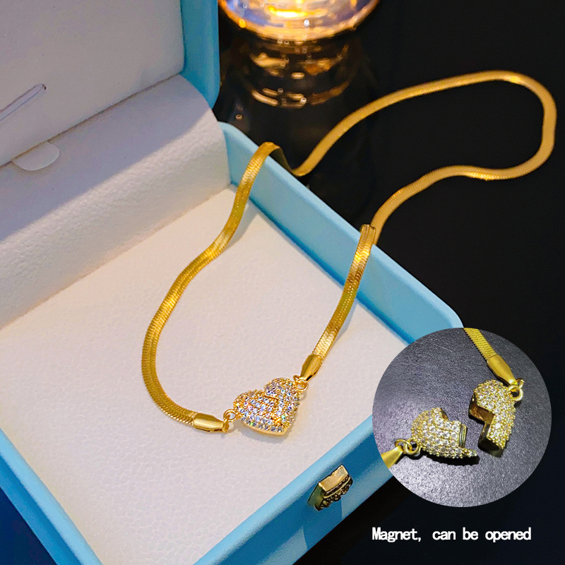 This is an openable full-diamond magnetic heart-shaped necklace with a unique and light luxury design for women. It features a blade chain heart-shaped pendant as a light luxury accessory Application Scenario